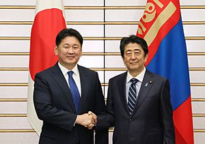Shinzo Abe and Mongolian PM Khürelsükh at the PM Office 2018 (1)