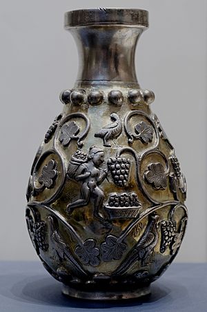 Vase with grape harvesting scenes BM 1 (edited)897.12-31.189