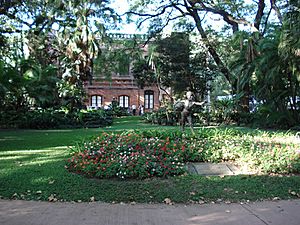 Buenos Aires Entrada al Jardin Botanico Carlos Thays.jpg