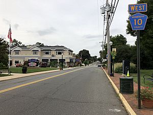 2018-09-08 17 25 22 View west along Monmouth County Route 10 (River Road) at Fair Haven Road in Fair Haven, Monmouth County, New Jersey
