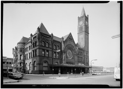 August 1970 GENERAL VIEW OF BUILDING FROM NORTHEAST - Union Station, Jackson Place and Illinois Street, Indianapolis, Marion County, IN HABS IND,49-IND,20-3