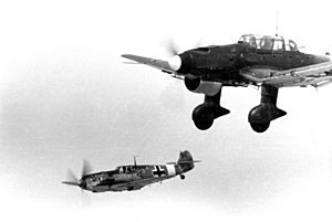 Bundesarchiv Bild 101I-429-0646-31, Messerschmitt Me 109 und Junkers Ju 87
