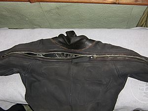 Dry suit shoulder-entry
