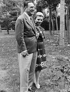 Ex-President Juan Domingo Perón van Argentinië Perón en zijn tweede echtgenote , Bestanddeelnr 926-0240 (cropped)