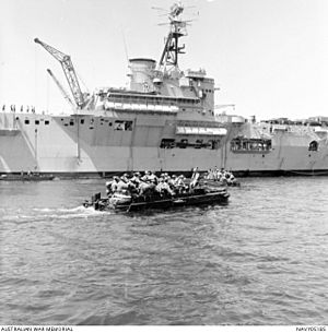 Australian soldiers ferried in small craft to guard Sabah (AWM NAVY05185)