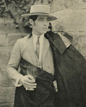 Rudolph Valentino in the Blue Book of the Screen 02