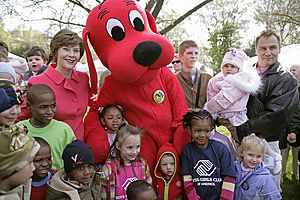 Clifford the Big Red Dog at the WhiteHouse Easter Egg Roll, 2007Apr09