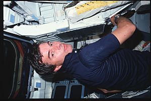 S09-10-613 - STS-009 - Ulf Merbold on flight deck - DPLA - d53b7f2b160c6ecd73ff8d18ba5c831e