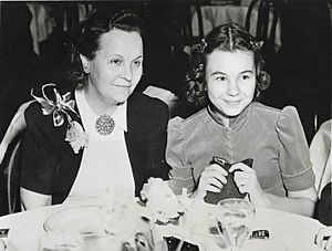 Jane Withers and mother in 1939 - front (cropped)