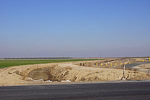 2013, Drainage Ditch, Friant-Kern Canal, Central Valley Project Irrigation System - panoramio