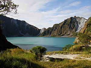 Mount Pinatubo 20081229 01