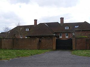 Sunninghill house - front drive