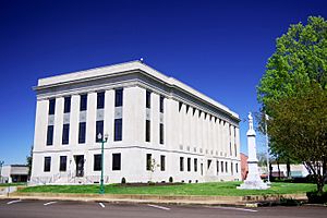 Weakley County Courthouse in Dresden