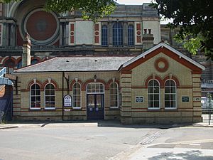 Alexandra Palace stn (Muswell Hill branch) building
