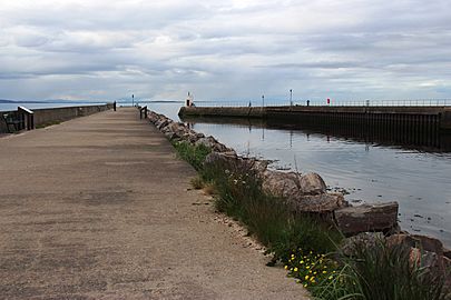 The river mouth, Nairn - geograph.org.uk - 3499873