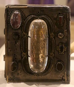 Contenitore del libro di moling, in lamina metallica e cristallo di rocca, datato 1403, da st. millins, co. di carlow