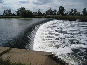 Cromwell Weir - Nottinghamshire (Geograph 2561867 by Jonathan Thacker)