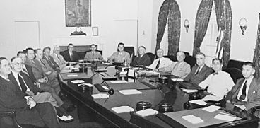 Photograph of Truman Cabinet meeting at the White House - NARA - 199145