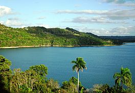 Lago Guajataca - Quebradillas, Puerto Rico - panoramio.jpg