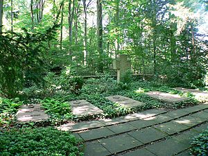 Schloss Callenberg, Friedhof des Hauses Sachsen-Coburg und Gotha