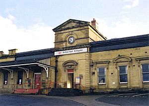 23 Wakefield Kirkgate Railway Station (flash) -wikipedia-