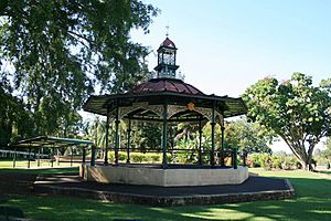 Queen's Park, bandstand from S (2009).jpg