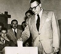 RB, votando en los comicios del 27 de octubre de 1946