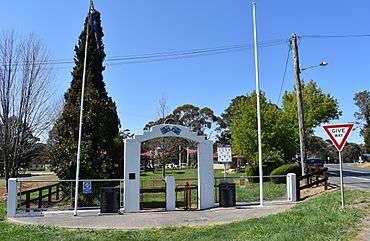 Rosewood War Memorial 001.JPG