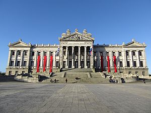 2016 Fachada del Palacio Legislativo de Montevideo