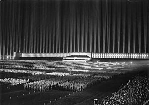 Bundesarchiv Bild 183-1982-1130-502, Nürnberg, Reichsparteitag, Lichtdom