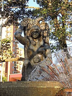 Monumento a Bachué en Medellín, Colombia.jpg