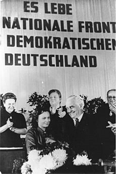 Bundesarchiv Bild 183-M0502-306, Berlin, Gründung der DDR