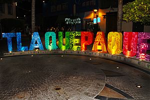 Giant Tlaquepaque Letters (Letras Gigantes Tlaquepaque) Night
