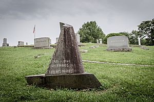 Sherwood Anderson's grave marker