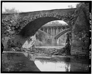 Detailed, telephoto view of collapsed arch. - National Road, Wilson Bridge, Spanning Conococheague Creek at Route 40 (Old), Hagerstown, Washington County, MD HAER MD,22-HAGTO.V,2-8
