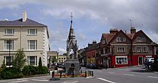 Lismore Monument and Main Street - geograph.org.uk - 501518.jpg