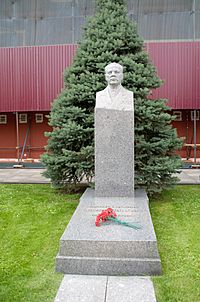 Voroshilov grave moscow july 2016 kremlin wall necropolis