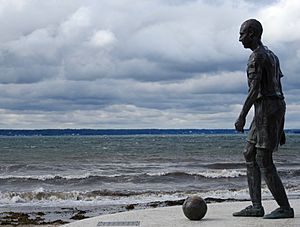 Henrik-larsson-statue-helsingborg