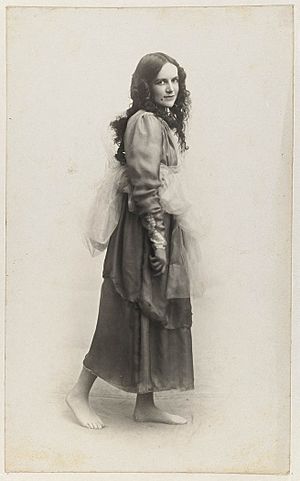 Mackellar as a "Grace" (1918)