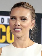 Scarlett Johansson by Gage Skidmore 2 (cropped) (cropped)