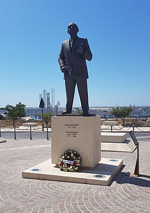 Monument to Dom Mintoff, Valletta 001