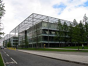 Chiswick Park - geograph.org.uk - 8932