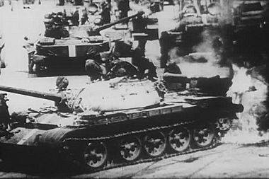(Srpen68)Horici sovetsky tank