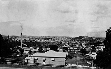 StateLibQld 1 119784 Panorama from Albion towards Bowen Hills, ca. 1915.jpg