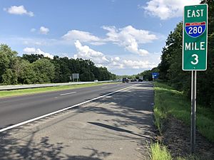 2018-07-28 16 20 31 View east along Interstate 280 (Essex Freeway) between Exit 1 and Exit 4 in East Hanover Township, Morris County, New Jersey