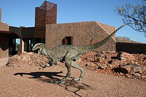 Australian Age of Dinosaurs Museum Reception Centre with bronze "Australovenator wintonensis" (Banjo).jpg