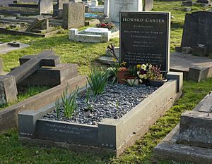 Howard Carter grave Putney Vale 2015