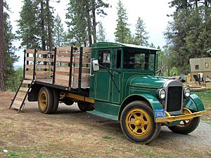 Fageol flatbed 1932