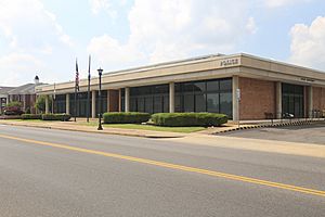 Mayfield City Hall (27568109527)