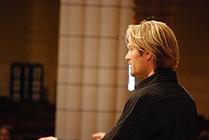 Eric Whitacre conducts students